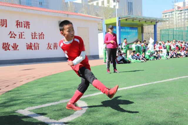 中国男篮12人半场除徐昕外皆获上场机会 场上11人仅高诗岩没得分